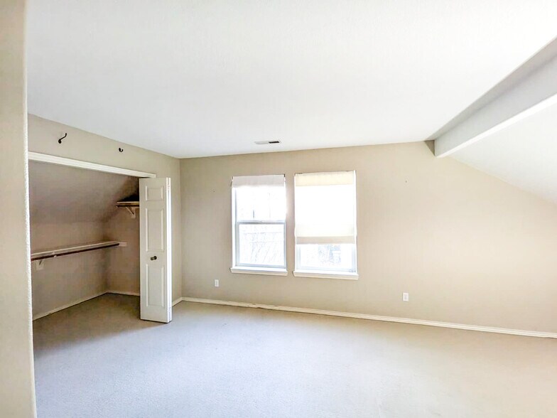 Building Photo - 2407 NE Mocha Way