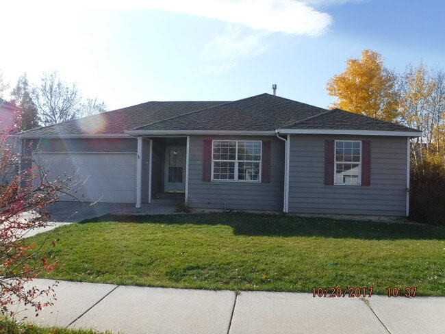 Building Photo - Centrally Located and Updated 3BD 2BA