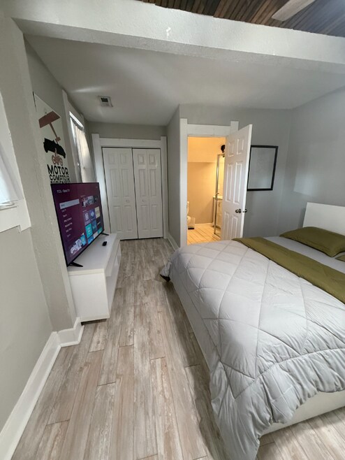 Building Photo - 230 N Randolph St