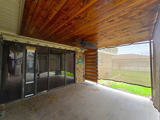 Building Photo - 2809 Moss Ave