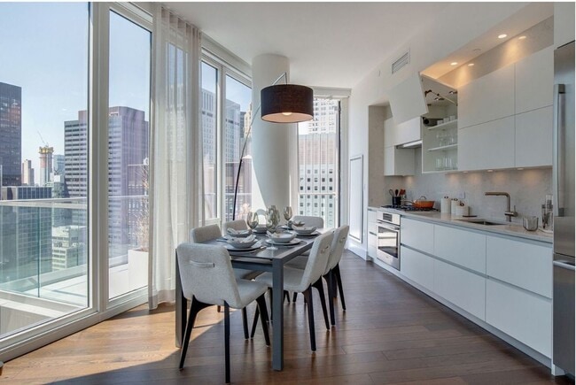 Building Photo - 222 E 44th St