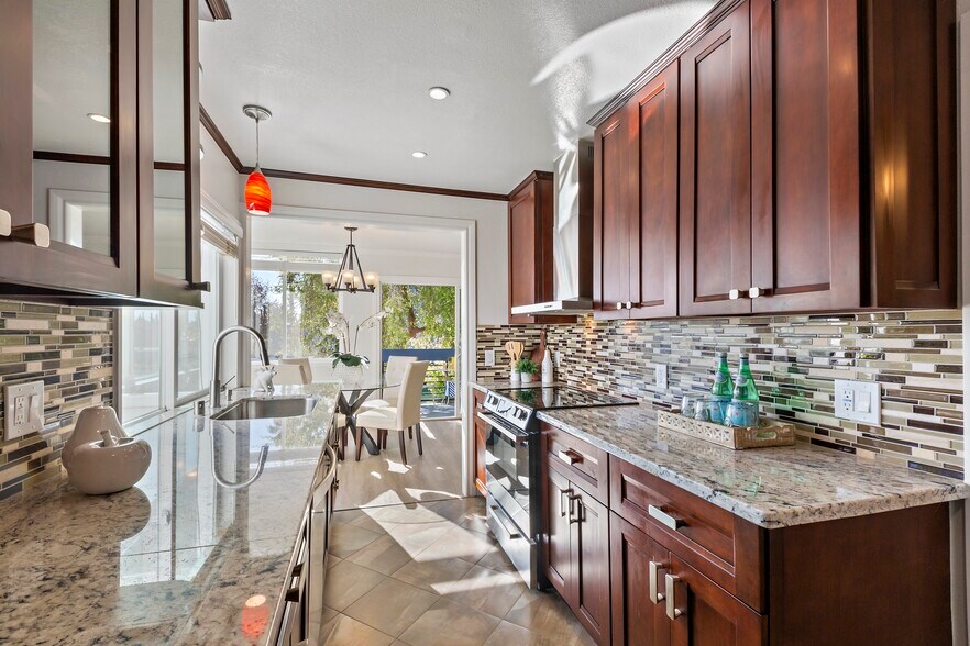 Building Photo - 1025 Shell Blvd