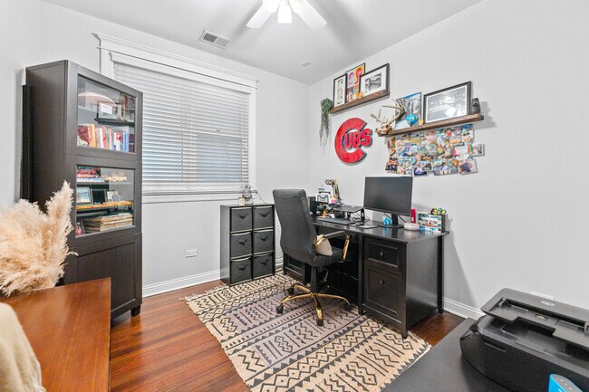 Building Photo - 3056 N Clybourn Ave