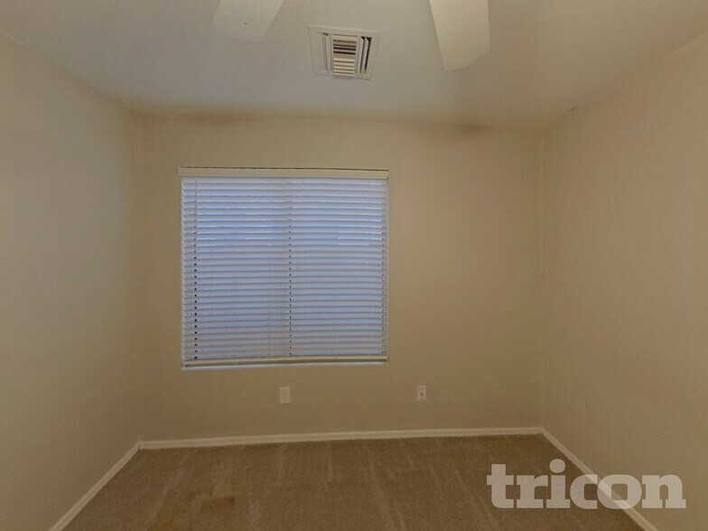 Building Photo - 1411 W Villa Theresa Dr