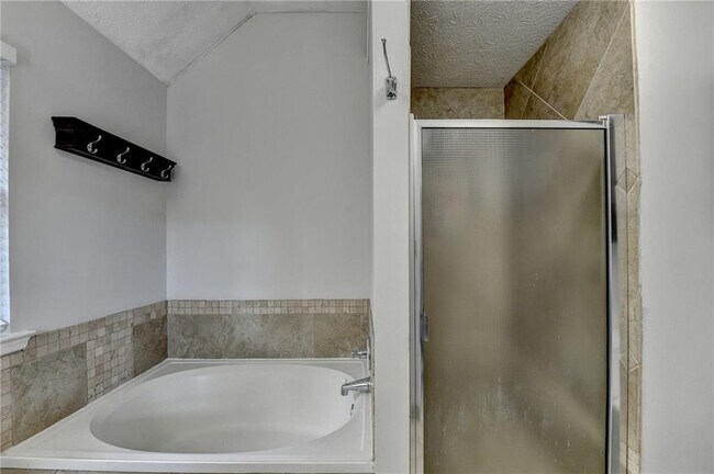 Building Photo - 1112 Ashbury Dr