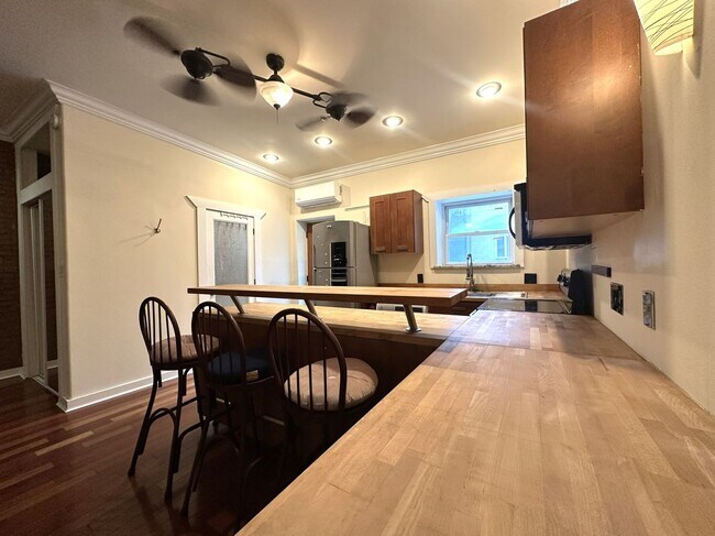 Building Photo - Gorgeous Studio Apartment in Fishtown with...
