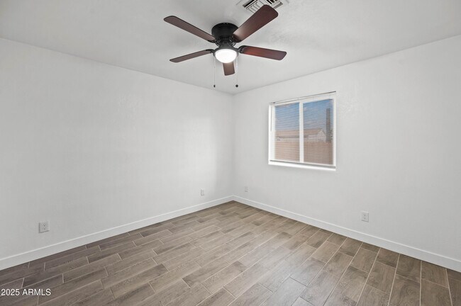 Building Photo - 10947 W Mohave St