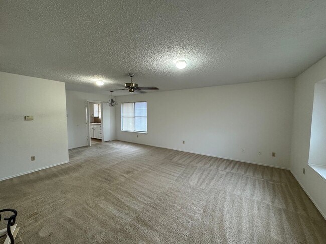 Building Photo - Midway ISD Duplex