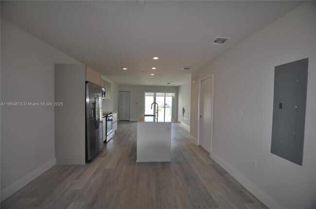 Building Photo - 2505 NE 193rd St