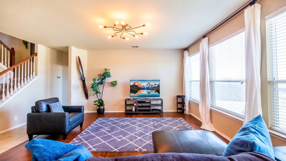 Primary Photo - Room in House on Discovery Ml