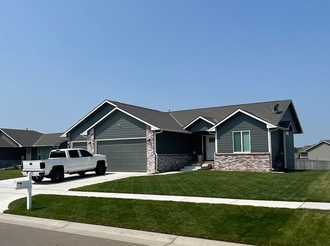 Building Photo - 3419 Laughlin St