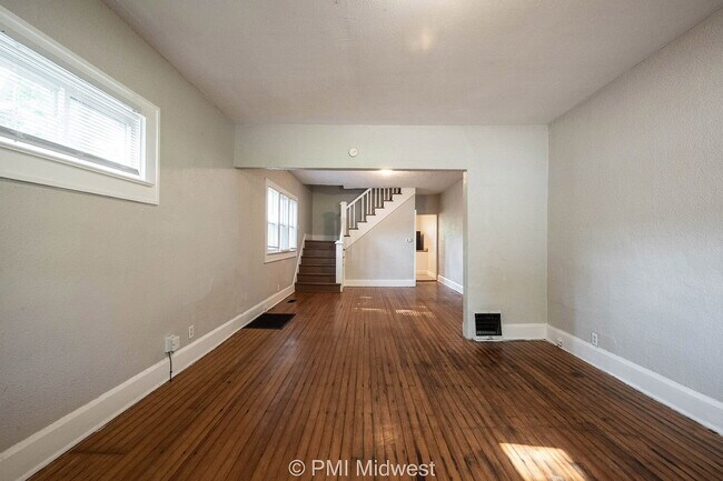 Building Photo - "Charming 3-Bed Duplex Gem in Indianapolis – Spacious 1300 Sq Ft Haven!"