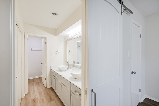 Building Photo - 3362 Continental Dr