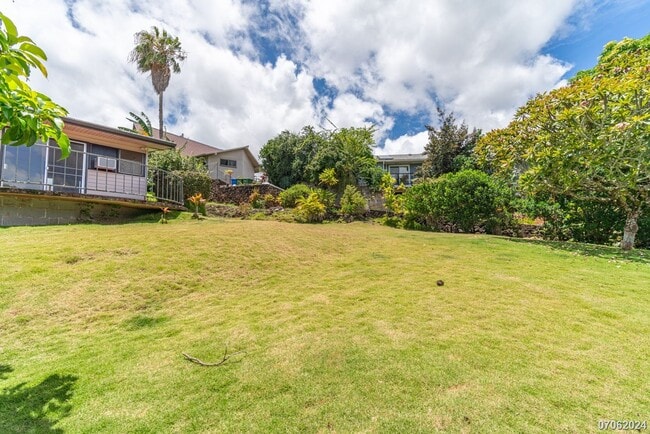 Building Photo - Rarely Available 3BA/2BA/2 Pkg SF in Aiea ...
