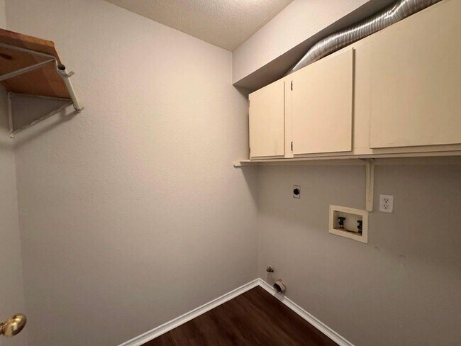 Building Photo - 1508 Highland Dr