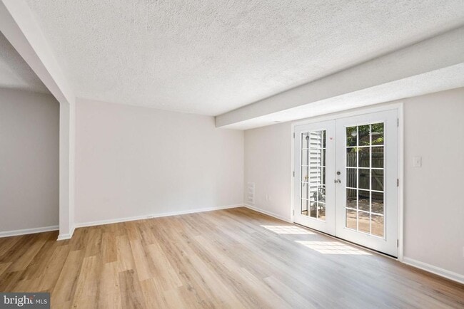 Building Photo - 5605 Independence Cir