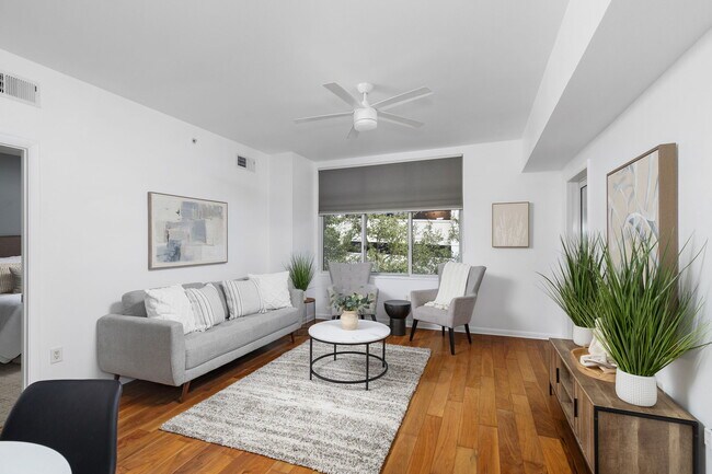 Building Photo - 54 Rainey St