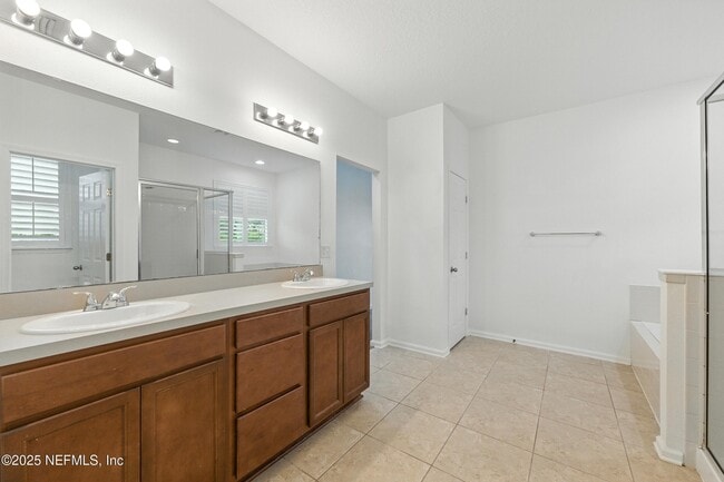 Building Photo - 1002 Wetland Ridge Cir