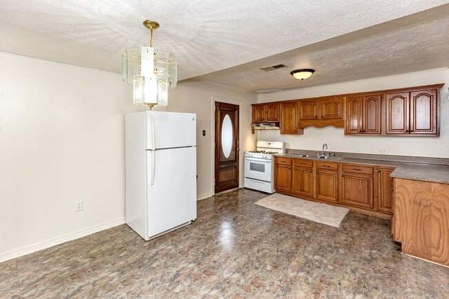 Building Photo - Cozy 2-Bedroom Home in Pascagoula