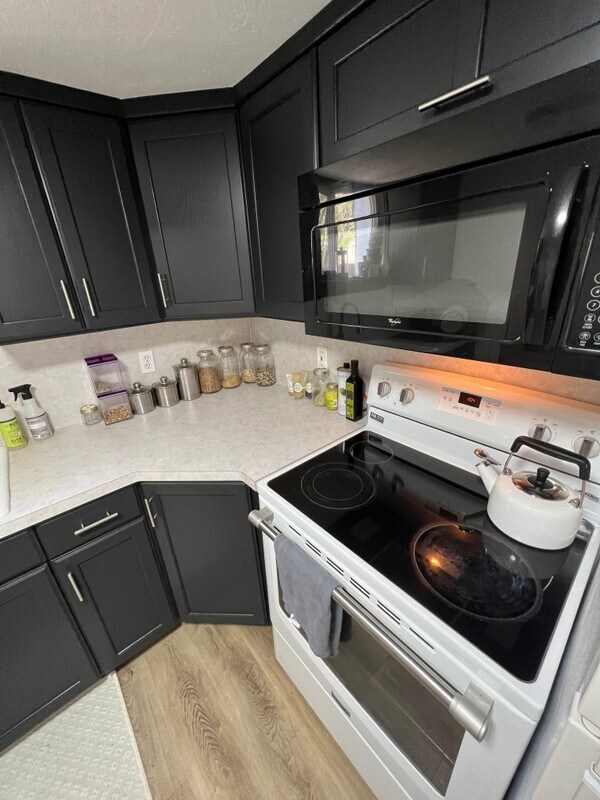 Building Photo - 990 E 300 S