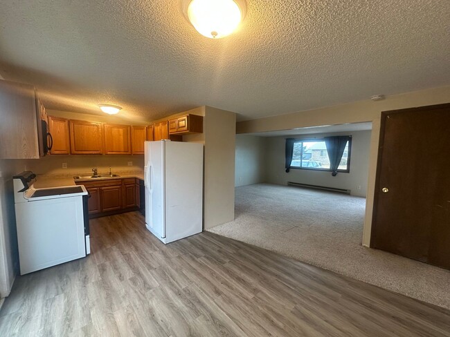 Building Photo - Two Bedroom, Two and half bathroom Townhom...