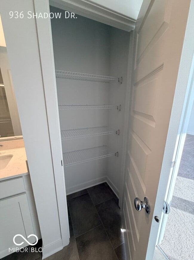 Building Photo - 936 Shadow Dr