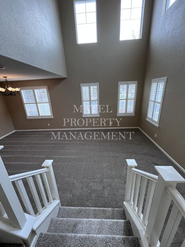 Building Photo - Move in Special see ad