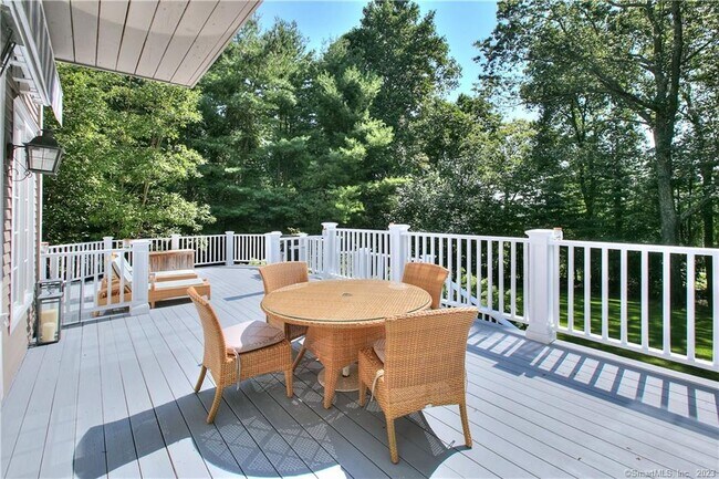 Building Photo - 30 Soundview Farm Rd
