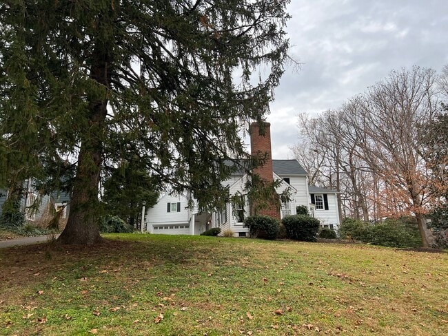 Building Photo - Cool Updated Historic 4/3.5 Farmhouse in Bethesda on Private, 1.5 Acre Lot