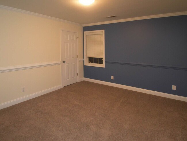 Building Photo - 332 Wyndhurst