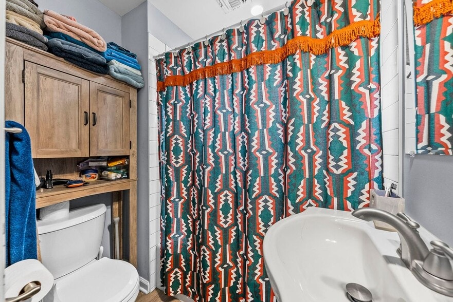 Building Photo - 816 King Georges Rd