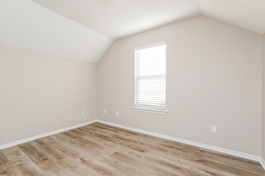 Building Photo - 1024 Penncross Dr