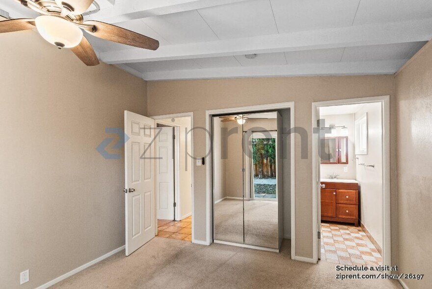 Building Photo - 499 Pebble Dr