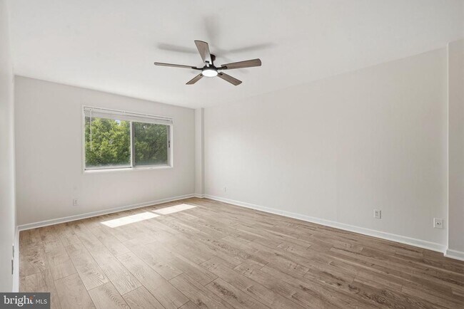 Building Photo - 5340 Holmes Run Pkwy