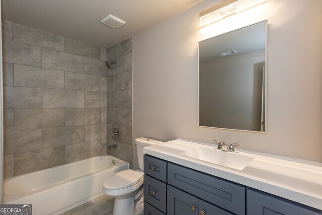 Building Photo - 3352 Landings S Dr SW