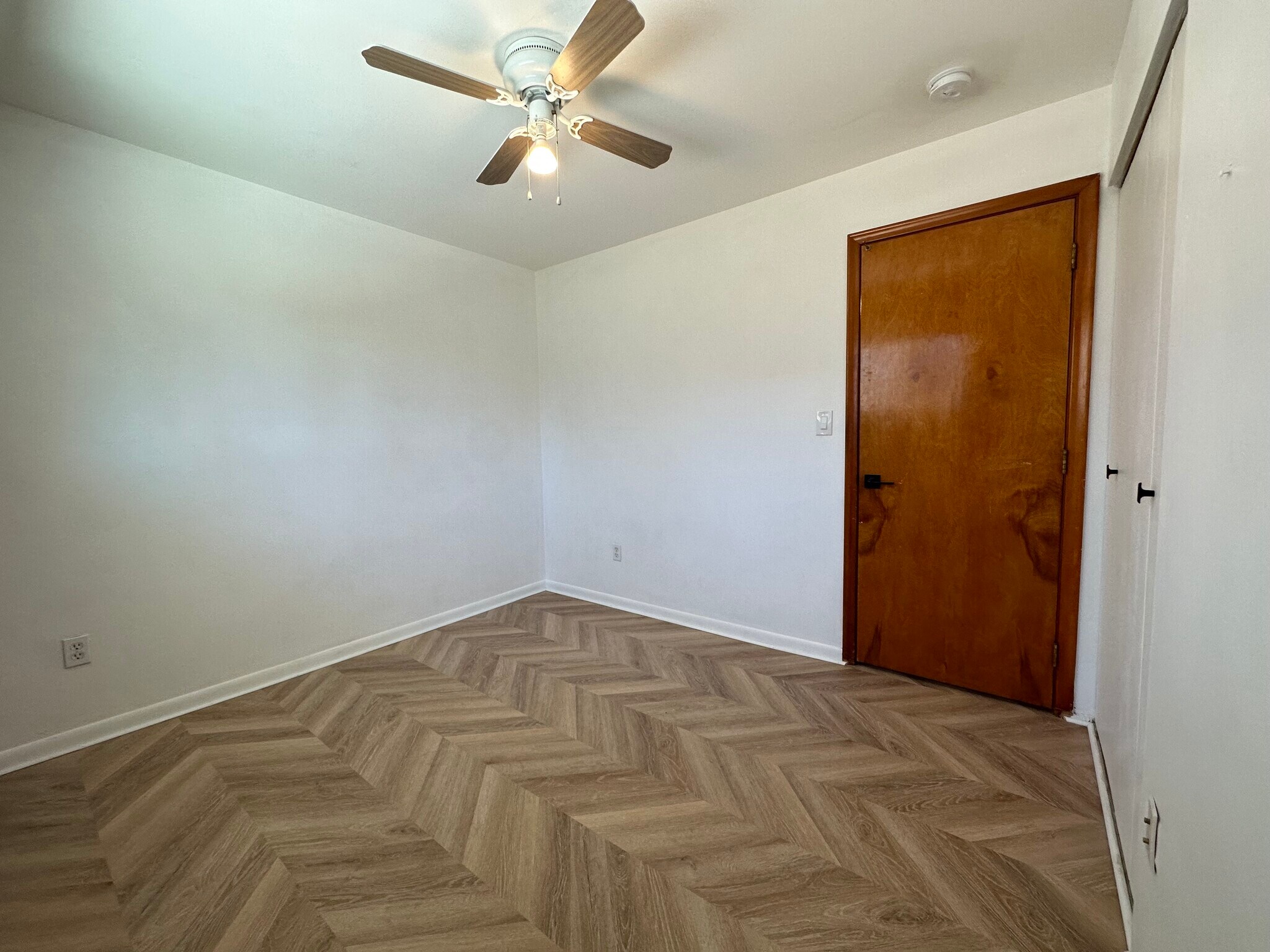 Building Photo - 3711 Ruthland Dr