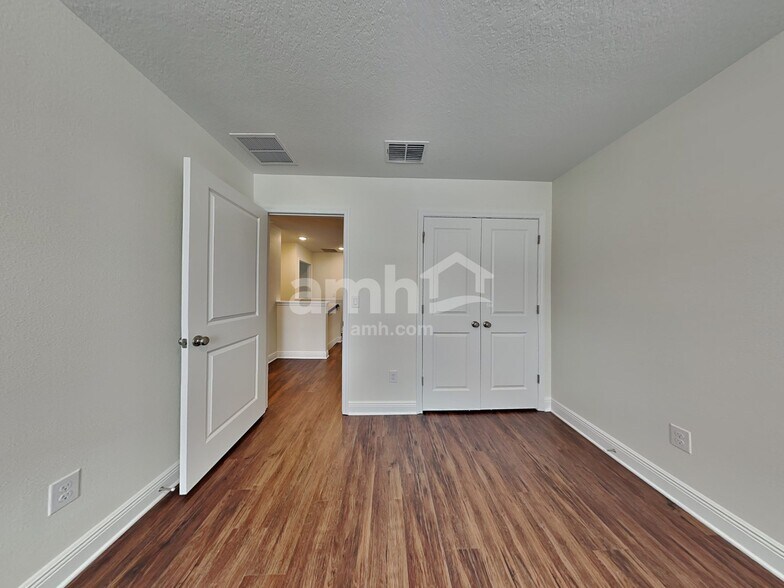 Building Photo - 27232 St Andrews Ave