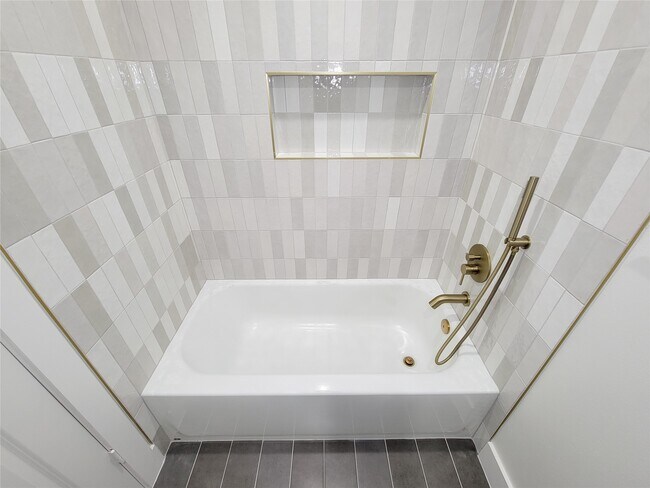 Building Photo - 20223 Laurel Lock Dr