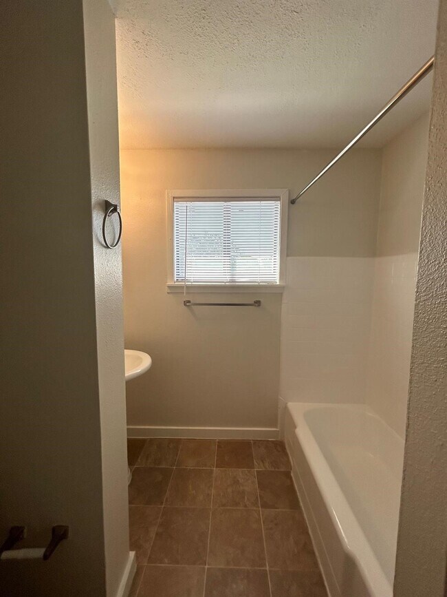 Building Photo - 3629 N MacGregor Way