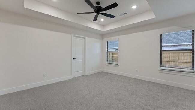 Building Photo - "Charming 3-Bedroom Retreat with Granite Finishes & Cozy Fireplace in Farmington!"