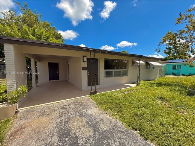 Building Photo - 6725 SW 27th Ct