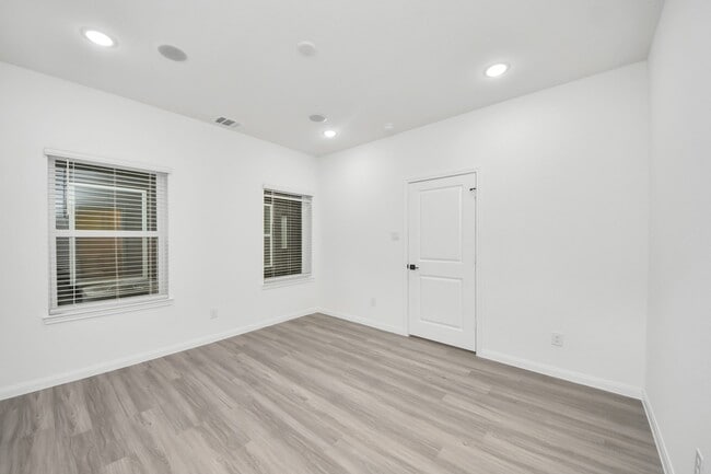 Building Photo - 5103 Mallow St