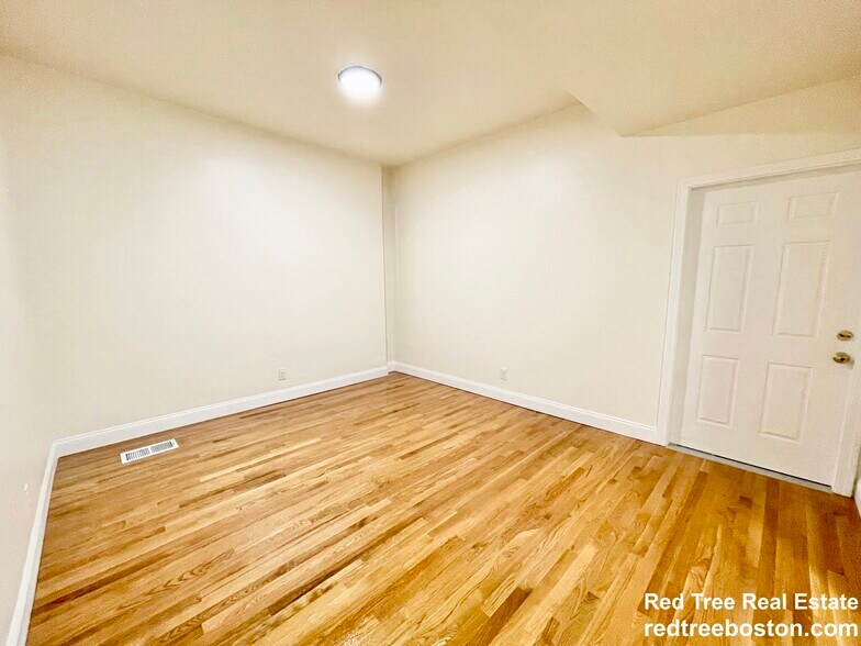 Building Photo - 523 E 3rd St