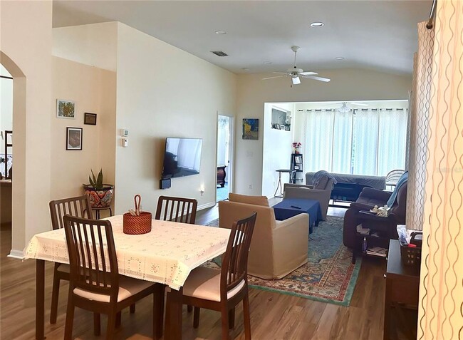 Building Photo - 251 Vista Del Lago Way
