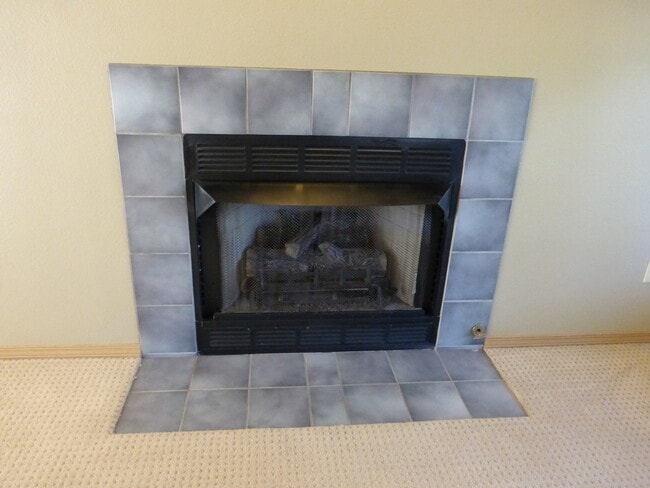 Building Photo - Great Home in SE Portland for Lease !! Pet...