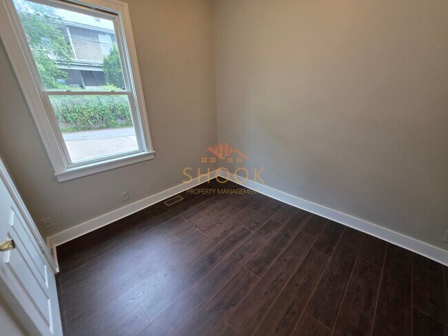 Building Photo - 205/207 S 6th St
