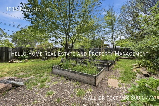 Building Photo - 3015 Meadow Ln