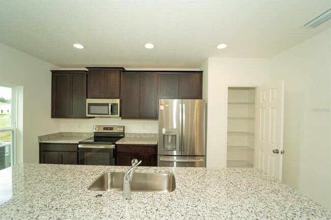 Building Photo - 1673 Swan Swim Dr