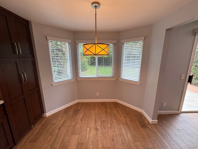 Building Photo - Agoura Hills Gem with Private Yard & HOA Pool