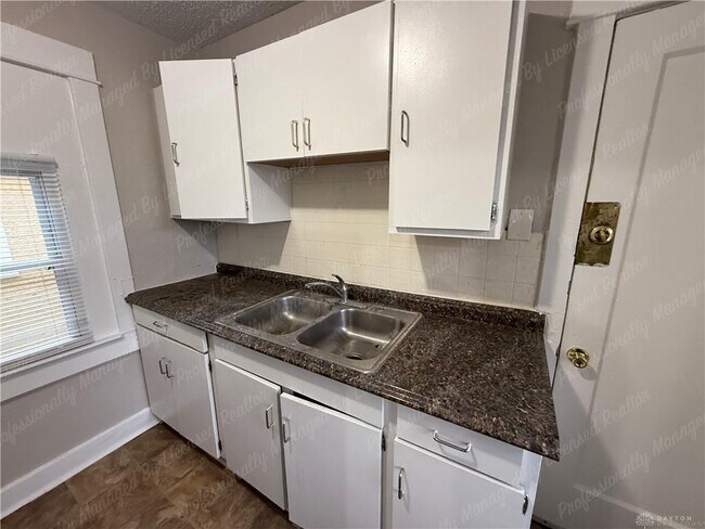 Building Photo - 1133 Linda Vista Ave